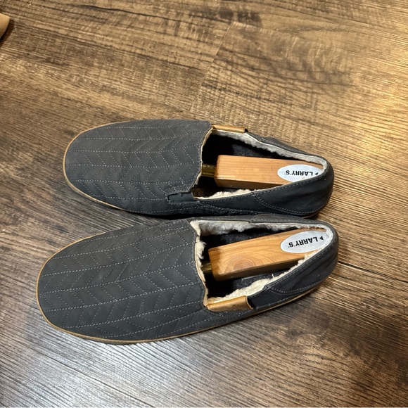 OluKai Hanohano Waxed Canvas Men's Size 8 Grey Slippers - Picture 1 of 7